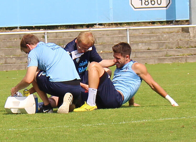 Schrecksekunde für Degenek beim Training am Freitag. Hier die Bilder vom Vormittagstraining.