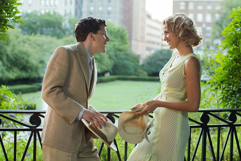 Altmeister Woody Allen schwelgt mal wieder in Nostalgie: &bdquo;Café Society&ldquo; ist weise, charmant und wunderbar klassisch