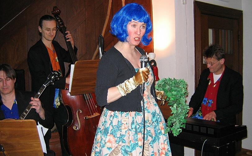 Die Truppe "Fräulein Rosemarie und ihre Lieben" tritt beim Rosenmontagsball in der Seidlvilla auf.