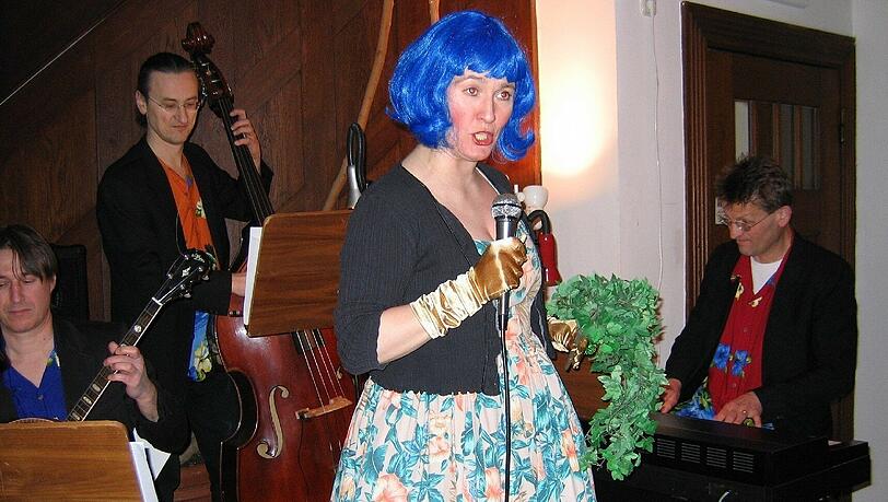Die Truppe "Fräulein Rosemarie und ihre Lieben" tritt beim Rosenmontagsball in der Seidlvilla auf. Die Truppe "Fräulein Rosemarie und ihre Lieben" tritt beim Rosenmontagsball in der Seidlvilla auf.