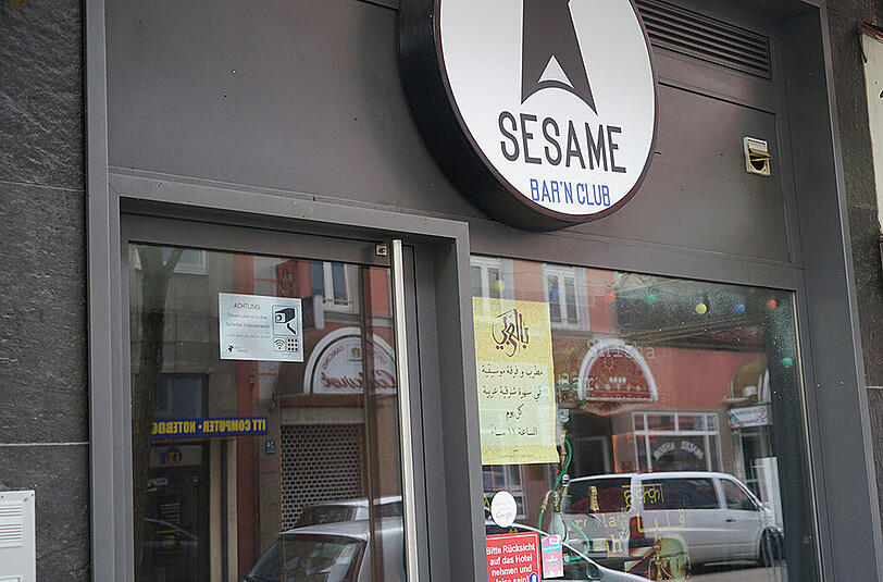 Die Sesame Bar in der Schillerstraße: Hier fand in der Nacht auf Samstag eine großangelegte Polizei-Razzia statt.