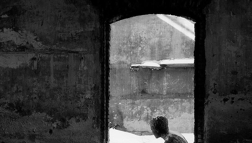 Gipsabgüsse in der zerstörten Akademie München, Winter 1945/46. Gipsabgüsse in der zerstörten Akademie München, Winter 1945/46.