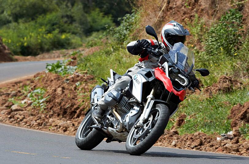 Bestseller reloaded: Die neue BMW R 1200 GS setzt auf Luft-Wasser-Kühlung und kommt damit auf muntere 125 PS.