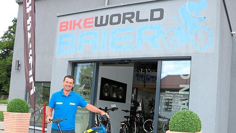 Willi Baier von Bike-World Baier sagt, der Marktanteil für E-Bikes und Pedelecs steigt ständig. Die Vorteile gilt es zu nutzen. Willi Baier von Bike-World Baier sagt, der Marktanteil für E-Bikes und Pedelecs steigt ständig. Die Vorteile gilt es zu nutzen.