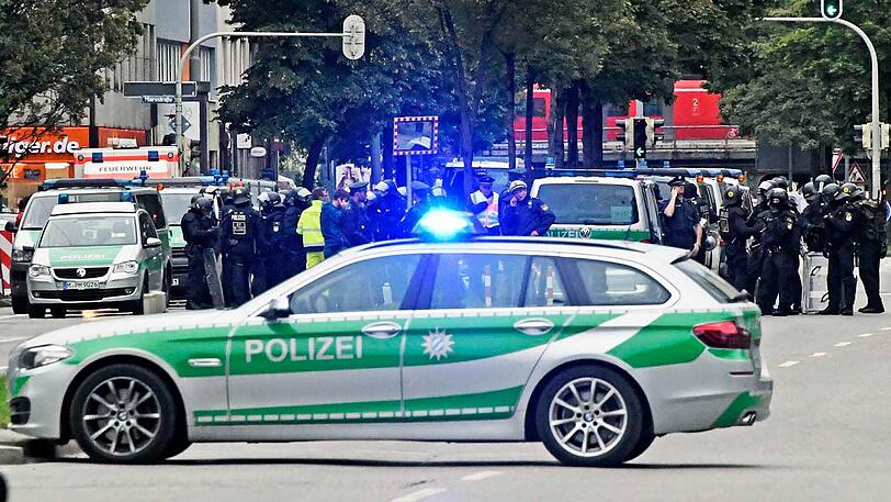 Die Polizei sperrte die Seidlstraße für den Einsatz ab.