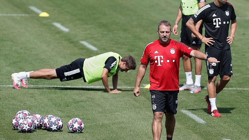Die heiße Phase beginnt: Trainer Hansi Flick bereitet den FC Bayern auf das Champions-League-Turnier vor. Die heiße Phase beginnt: Trainer Hansi Flick bereitet den FC Bayern auf das Champions-League-Turnier vor.