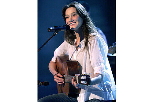 Sie ist Frankreichs First Lady mit bewegter Vergangenheit: Carla Bruni-Sarkozy (40), auch Chansonette mit neuer CD, wird bei Thomas Gottschalk ein Lied über die Liebe singen.