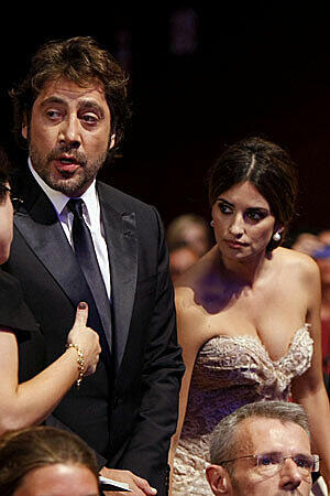 Zum besten Schauspieler wurde Javier Bardem in Cannes gekürt. Er teilt sich den Preis aber mit dem Italiener Elio Germano. Bardem widmete den Preis seiner Freundin Penelope Cruz.