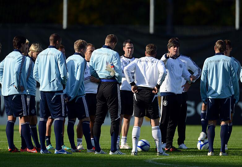 Am Freitag warten Giovanni Trappatoni und seine Iren auf die DFB-Kicker. Sehen Sie hier die aktuellen Bilder vom Training der Nationalelf.