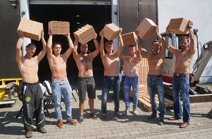 Die Kraft stimmt jedenfalls. Ohne Probleme stemmen die Jungs die Kilos.