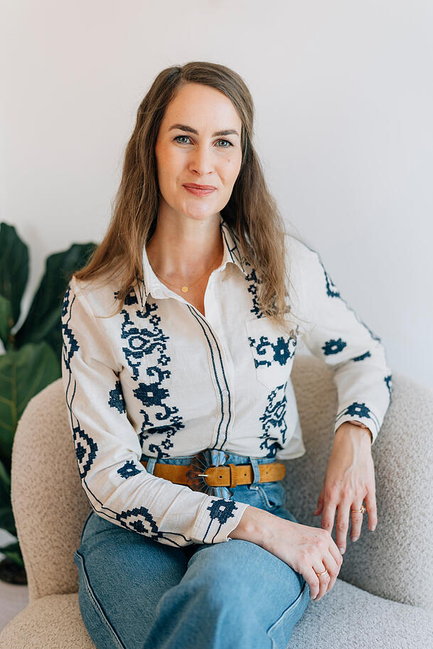 Hannah Gensch ist Beziehungs-Expertin und Paartherapeutin. Hannah Gensch ist Beziehungs-Expertin und Paartherapeutin.