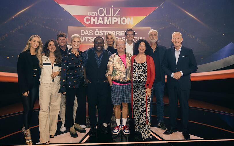 Doppelte Experten-Power beim "Quiz-Champion" (von links): Melissa Naschenweng, Vanessa Mai, Thomas Morgenstern, Sarah Wiener, Nelson M&uuml;ller, Franziska van Almsick, Wigald Boning, Bastian Pastewka, Barbara Wussow, Dirk Stermann und Moderator Johannes B. Kerner.
