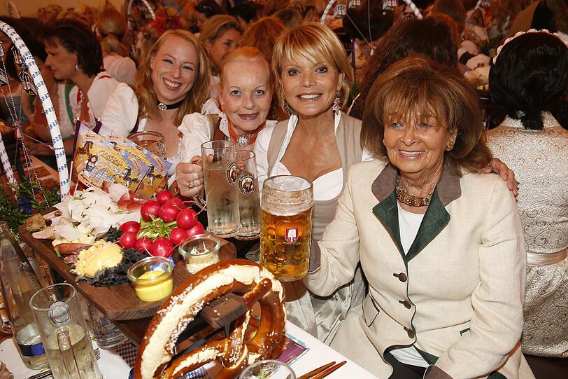 Angelika Spiehs mit Uschi Glas und Charlotte Knobloch (v.l.)