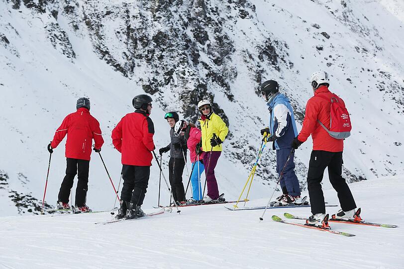 Zum Saison-Start schenkte die AZ 100 Lesern einen exklusiven Pistentag im Zillertal. Die Bilder von der Skigaudi in Hochfügen.