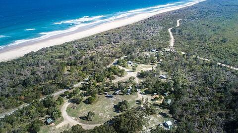 Der Strand liegt abgelegen, ist aber bei Badeg&auml;sten sehr beliebt.