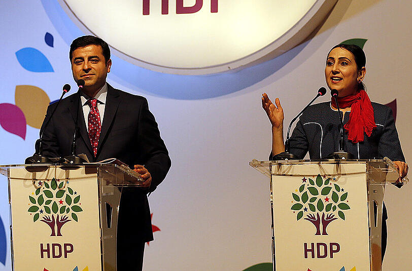 Nach HDP-Chef Selahattin Demirtas (l) droht nun auch der Ko-Vorsitzenden Figen Yuksekdag (r) ein Prozess.
