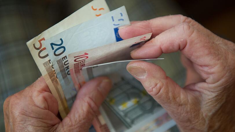 Falsche Bedienstete versuchten eine Seniorin um ihr Geld zu erleichtern. (Symbolbild)