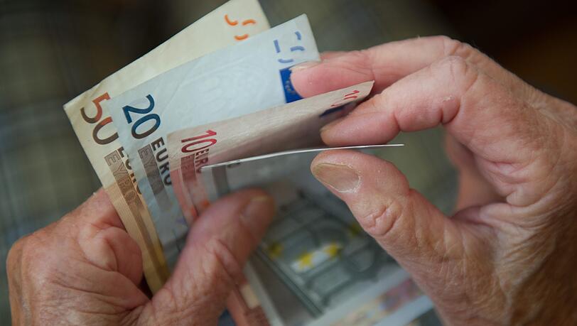 Falsche Bedienstete versuchten eine Seniorin um ihr Geld zu erleichtern. (Symbolbild) Falsche Bedienstete versuchten eine Seniorin um ihr Geld zu erleichtern. (Symbolbild)