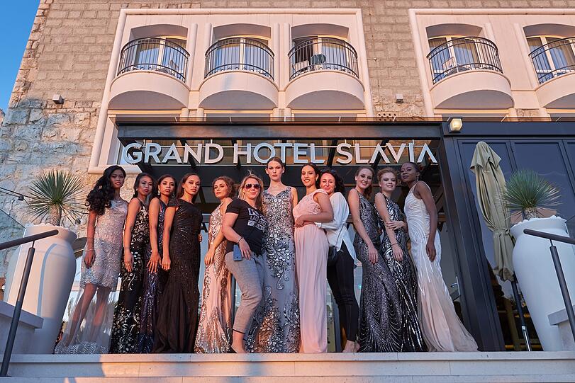Die Top-10 der Schönen Münchnerin 2019 vor dem Grand Hotel Slavia in Ba&scaron;ka Voda.