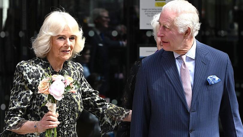 K&ouml;nigin Camilla hat ein wachsames Auge auf ihren Charles.