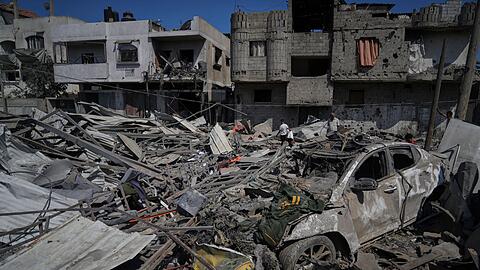 Immer wieder werden im Gazastreifen Menschen getötet, die sich mit Hilfsgütern versorgen wollen.