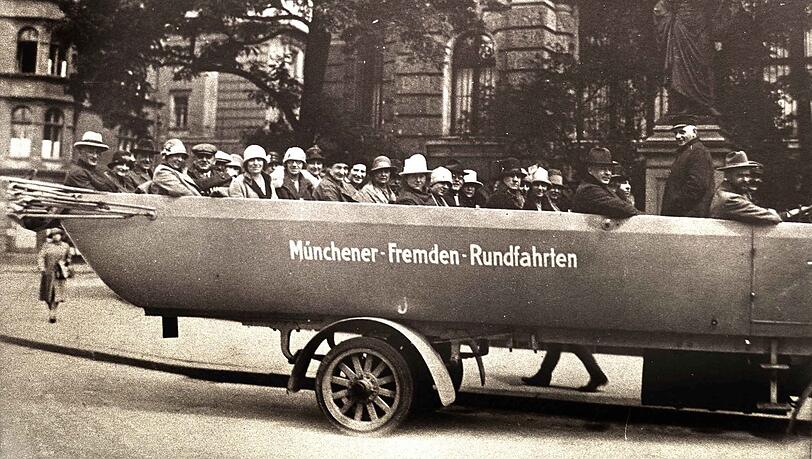 Erste motorisierte Stadtrundfahrten 1920 am Stachus.