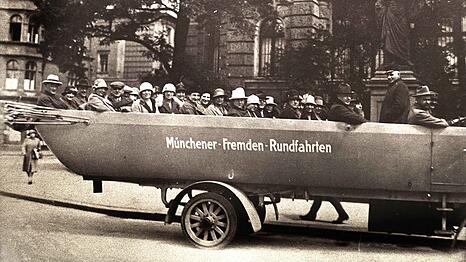 Erste motorisierte Stadtrundfahrten 1920 am Stachus.