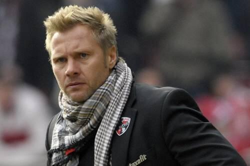 Modisch ist Thorsten Fink ja wirklich auf der Höhe der Zeit, sportlich aber läft es derzeit nicht so gut für Ingolstadts Coach.