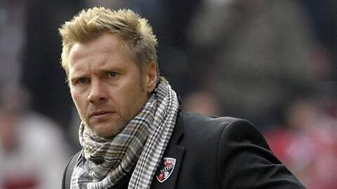 Modisch ist Thorsten Fink ja wirklich auf der Höhe der Zeit, sportlich aber läft es derzeit nicht so gut für Ingolstadts Coach.