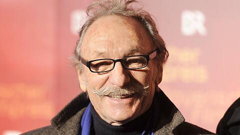 In seiner Rolle als Klatschreporter Baby Schimmerlos in der Fernsehserie "Kir Royal" wurde Franz Xaver Kroetz ber&uuml;hmt.