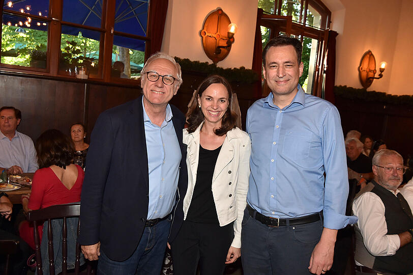 Bruno Jonas mit Anja und Georg Eisenreich beim Benefiz-Kabarett im Augustiner-Keller. Bruno Jonas mit Anja und Georg Eisenreich beim Benefiz-Kabarett im Augustiner-Keller.