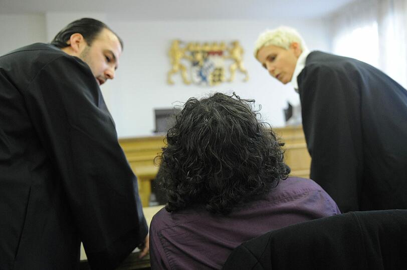 Mildes Urteil: Der 24-jährige Angeklagte beim Betreten des Gerichtssaals.