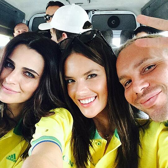 Auch die brasilianische Laufsteg-Schönheit Alessandra Ambsosio postete Bilder, die dem Team sicher Beine machen.