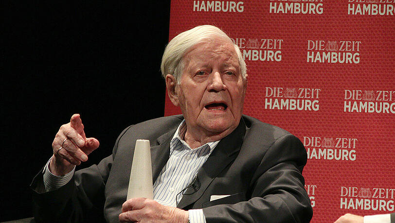 Helmut Schmidt während eines Interviews im Mai 2015 Helmut Schmidt während eines Interviews im Mai 2015