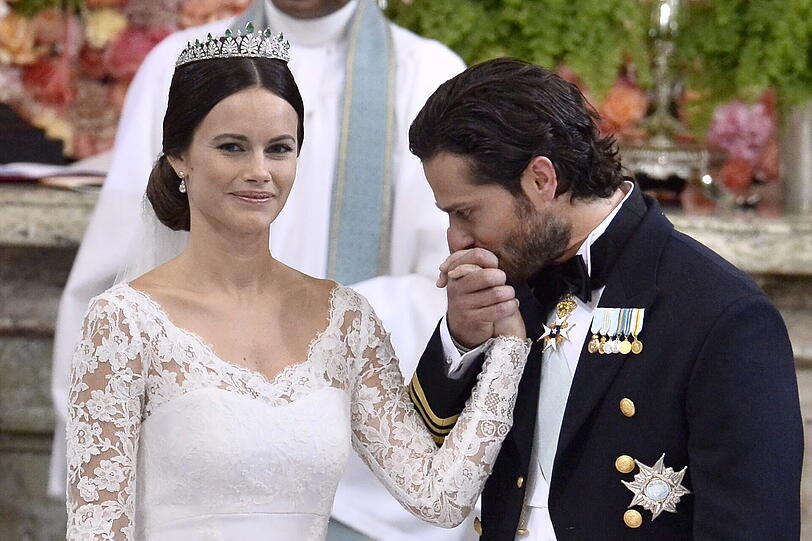 Prinz Carl Philip und die schöne Sofia Hellqvist gaben sich in der Stockholmer Schlosskirche das Ja-Wort.