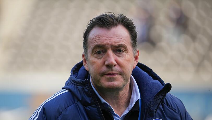Sportdirektor Marc Wilmots schwört S04 auf die entscheidende Saisonphase ein. Es geht um nichts weniger als die Existenz des Clubs.