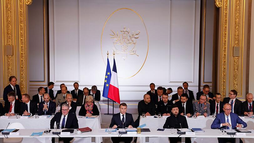 Die Koalition der Willigen möchte eine Gewährleistung einer dauerhaften Sicherheit für die Ukraine verbindlich vereinbaren. Die Koalition der Willigen möchte eine Gewährleistung einer dauerhaften Sicherheit für die Ukraine verbindlich vereinbaren.