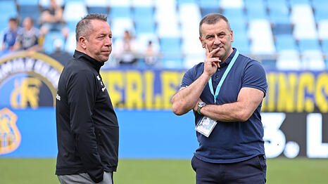 Trainer Markus Kauczinski (l.) und Gesch&auml;ftsf&uuml;hrer Manfred Paula (r.) bauen den TSV 1860 zur kommenden Saison um.