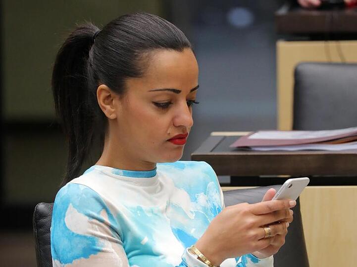 Sawsan Chebli, Staatssekretärin im Berliner Senat, im Bundesrat: Chebli hatte in einem Tweet Familienmitglieder mit dem Vornamen Mohammed aufgezählt und dazu geschrieben: "Wir werden schon dafür sorgen, dass dieser Name nie verschwindet!"
