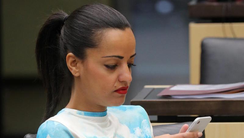 Sawsan Chebli, Staatssekretärin im Berliner Senat, im Bundesrat: Chebli hatte in einem Tweet Familienmitglieder mit dem Vornamen Mohammed aufgezählt und dazu geschrieben: "Wir werden schon dafür sorgen, dass dieser Name nie verschwindet!" Sawsan Chebli, Staatssekretärin im Berliner Senat, im Bundesrat: Chebli hatte in einem Tweet Familienmitglieder mit dem Vornamen Mohammed aufgezählt und dazu geschrieben: "Wir werden schon dafür sorgen, dass dieser Name nie verschwindet!"