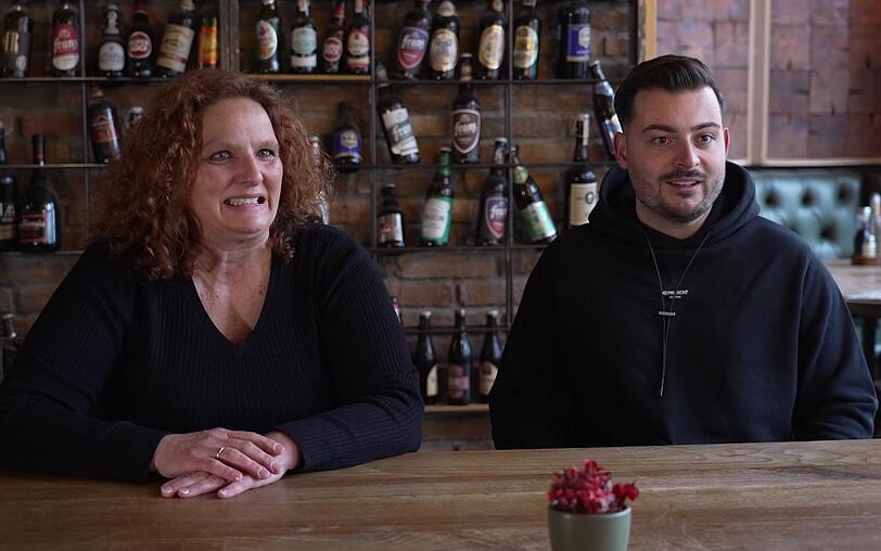 Yvonne und Joshua leiden mit der nervösen Sarah: "Man sieht ihr die Aufregung an." Yvonne und Joshua leiden mit der nervösen Sarah: "Man sieht ihr die Aufregung an."