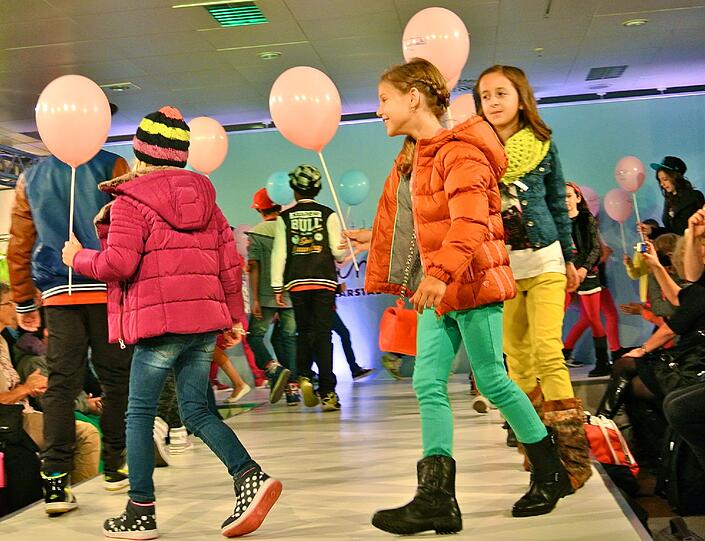 Tolle Show: 25 junge Laufsteg-Talente präsentierten am Samstag in der neuen Kinderwelt bei KARSTADT am Bahnhofplatz Mode-Trends