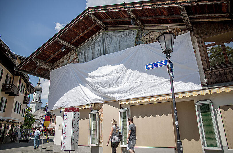 In Garmisch-Partenkirchen laufen die Vorbereitungen. Im Ort verbarrikadieren viele ihre Häuser aus Angst vor Krawallen.