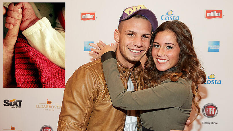 Pietro Lombardi und Sarah Engels: Das "DSDS"-Paar hat das erste Foto seines Babys auf Facebook gepostet. Pietro Lombardi und Sarah Engels: Das "DSDS"-Paar hat das erste Foto seines Babys auf Facebook gepostet.