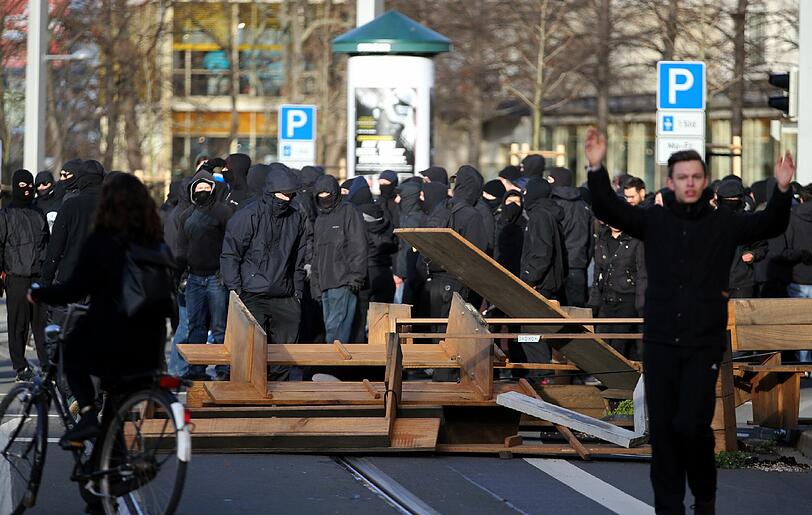 Krawalle in Leipzig bei einer Nazi-Gegendemonstration. Die Bilder!