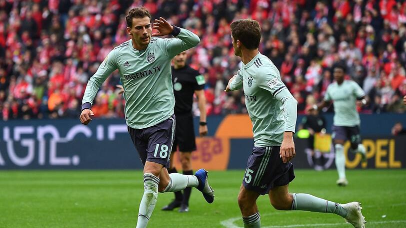 LEON GORETZKA, NOTE 3: Wieder mal eine Startelf-Chance für den Neuzugang, da James (leicht erkältet) geschont wurde. Als rechter Achter manchmal nicht heiß genug, gegen den Ball zu arbeiten. Dafür abschlussstark: Traf per Volleyabnahme nach Kimmich-Pass zum 1:0. Musste kurz nach der Pause verletzt in die Kabine.