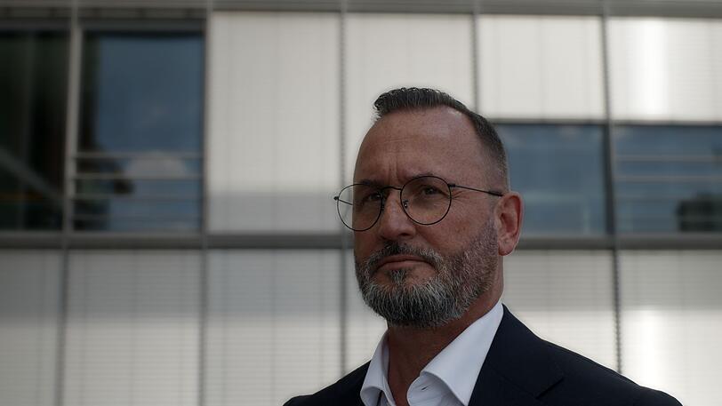 Die Doku, die "Jäger" und "Gejagten" zeigt, bemüht sich um ein ausgewogenes Bild. Die Doku, die "Jäger" und "Gejagten" zeigt, bemüht sich um ein ausgewogenes Bild.
