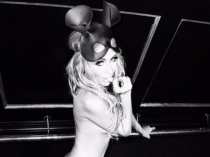 Paris Hilton posiert als sexy Geburtstags-Häschen