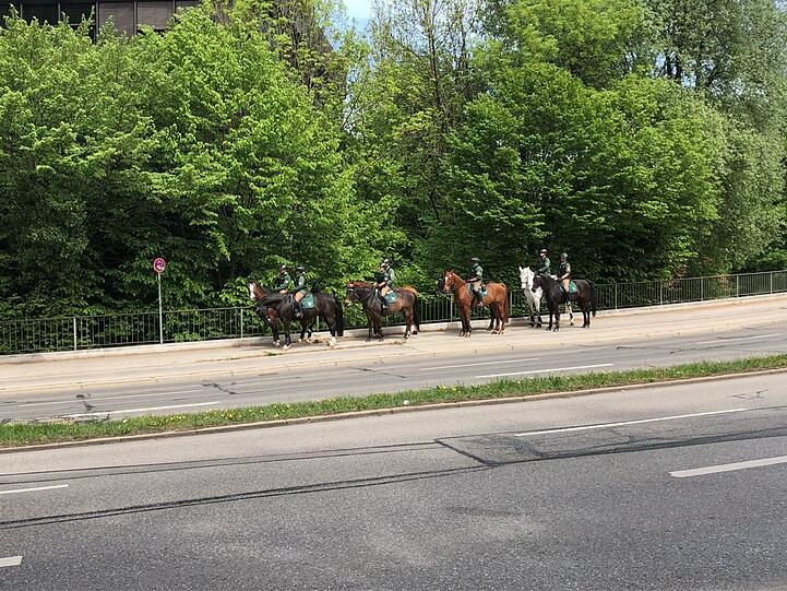 Einsatzkräfte der Polizei am Candidberg.