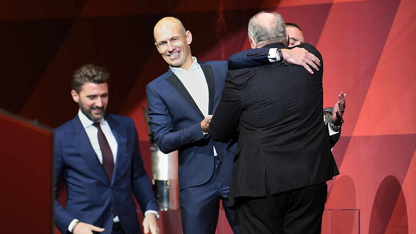 Robben (m.) war bei der Jahreshauptversammlung auch einer der Überraschungsgäste.